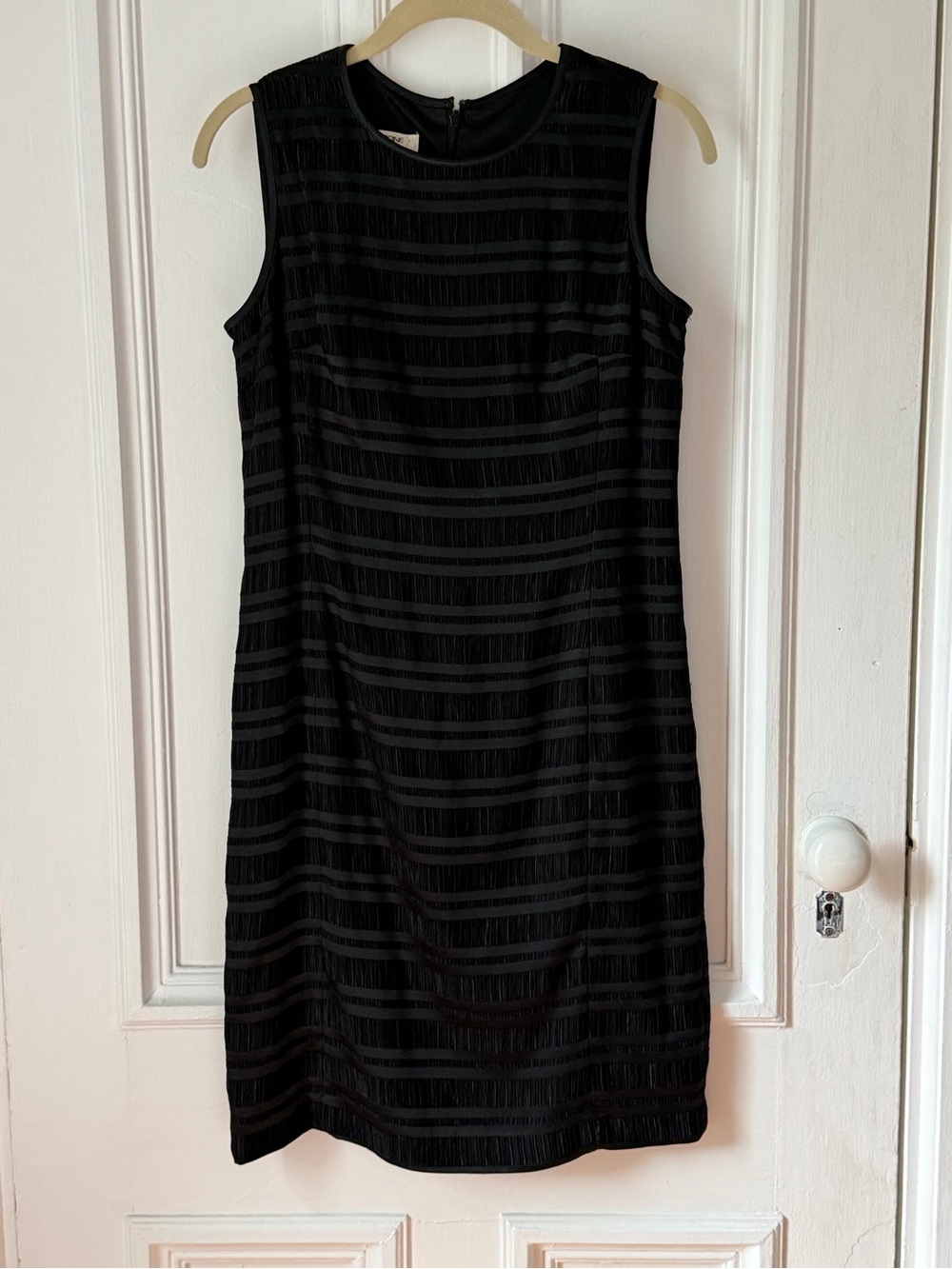 Womenās Vintage Evan Picone Textured Black Sleeveless Sheath Dress Lined Size 4